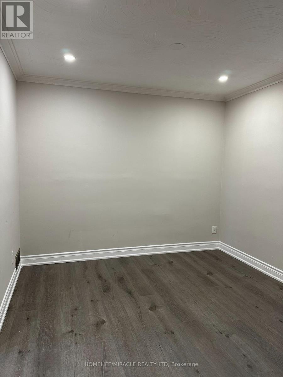 2931 Islington Avenue, Toronto, Ontario  M9L 2K3 - Photo 12 - W13658252