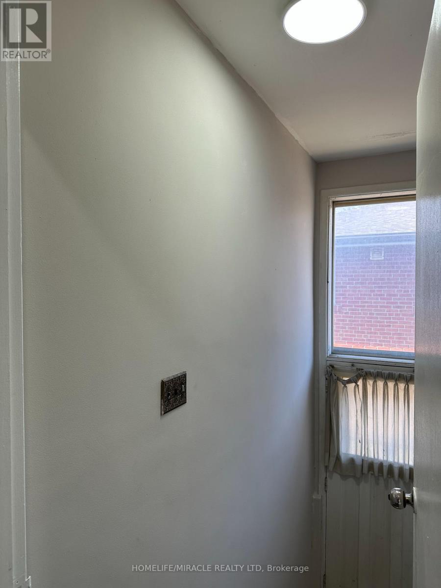 2931 Islington Avenue, Toronto, Ontario  M9L 2K3 - Photo 13 - W13658252