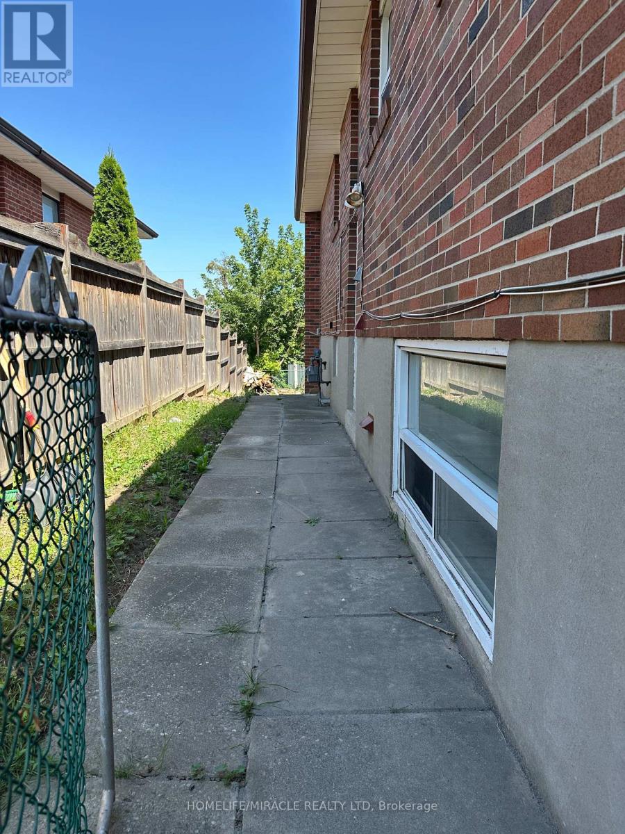 2931 Islington Avenue, Toronto, Ontario  M9L 2K3 - Photo 2 - W13658252