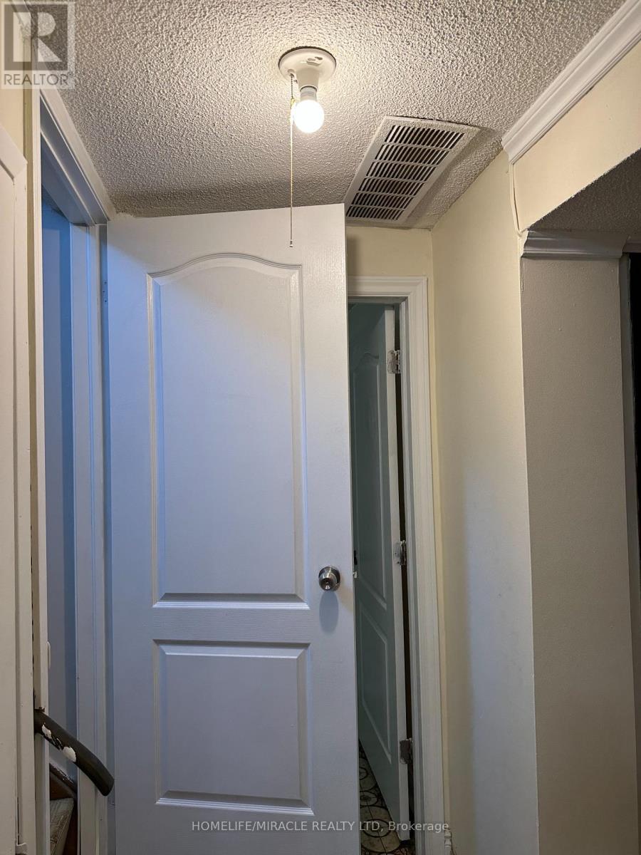 2931 Islington Avenue, Toronto, Ontario  M9L 2K3 - Photo 27 - W13658252