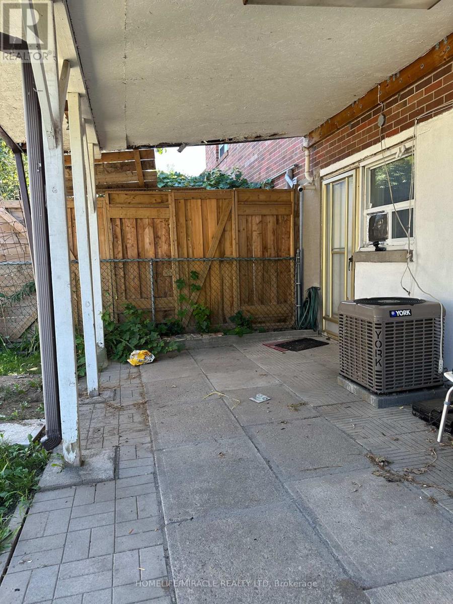 2931 Islington Avenue, Toronto, Ontario  M9L 2K3 - Photo 5 - W13658252