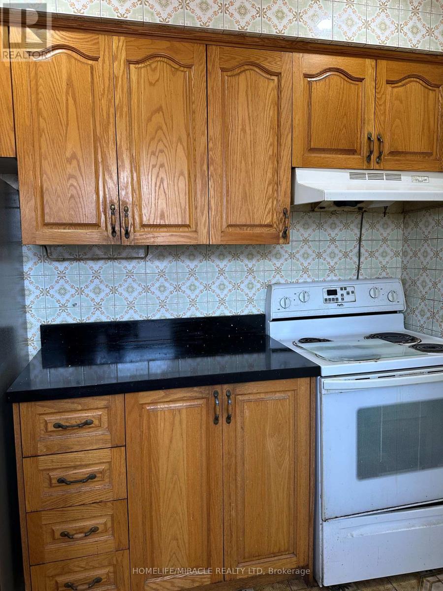 2931 Islington Avenue, Toronto, Ontario  M9L 2K3 - Photo 9 - W13658252