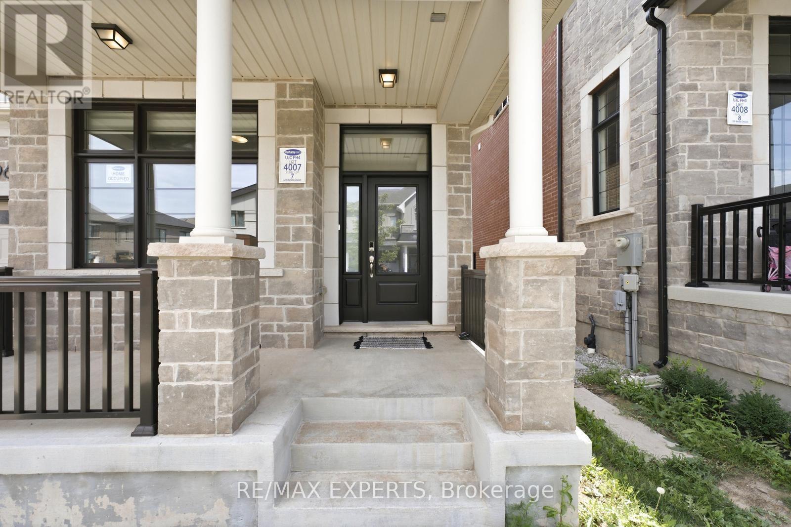 1296 Aymond Crescent W, Oakville, Ontario  L6H 7W8 - Photo 2 - W13658262
