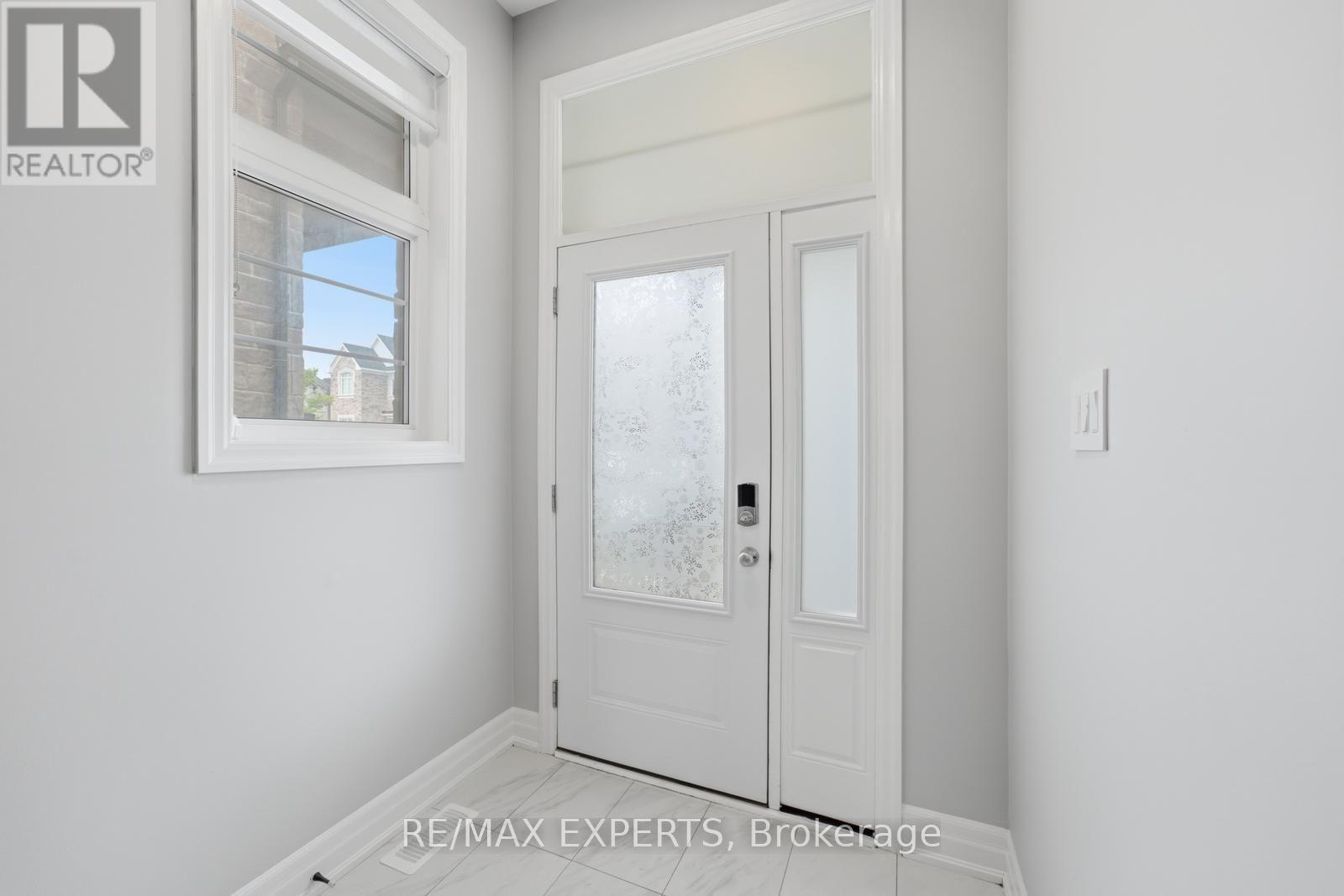 1296 Aymond Crescent W, Oakville, Ontario  L6H 7W8 - Photo 3 - W13658262