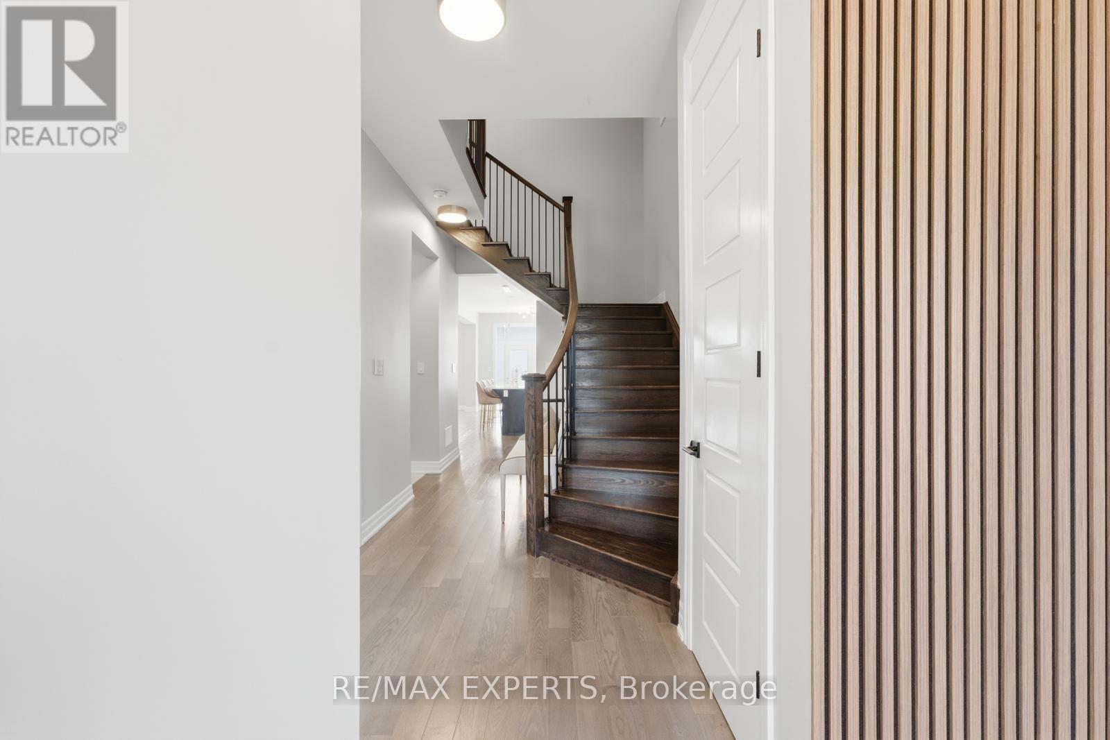 1296 Aymond Crescent W, Oakville, Ontario  L6H 7W8 - Photo 4 - W13658262