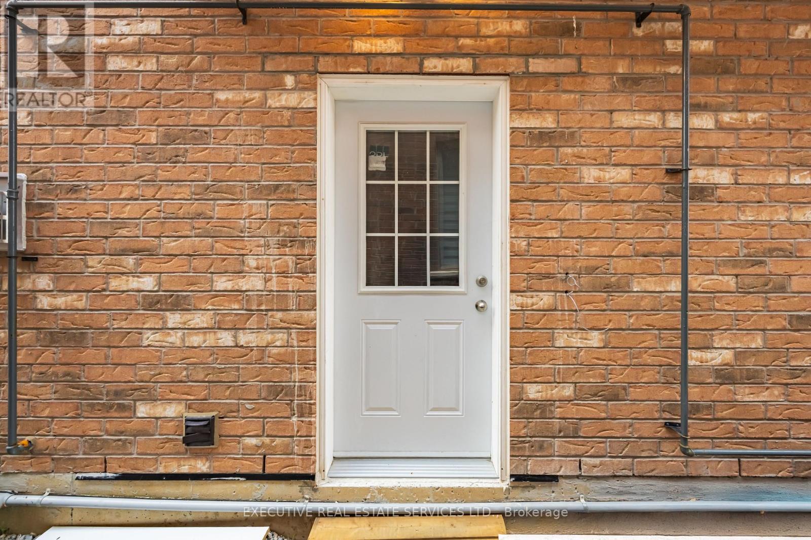 61 Truro Circle N, Brampton (Northwest Brampton), Ontario  L7A 4E6 - Photo 8 - W13658324
