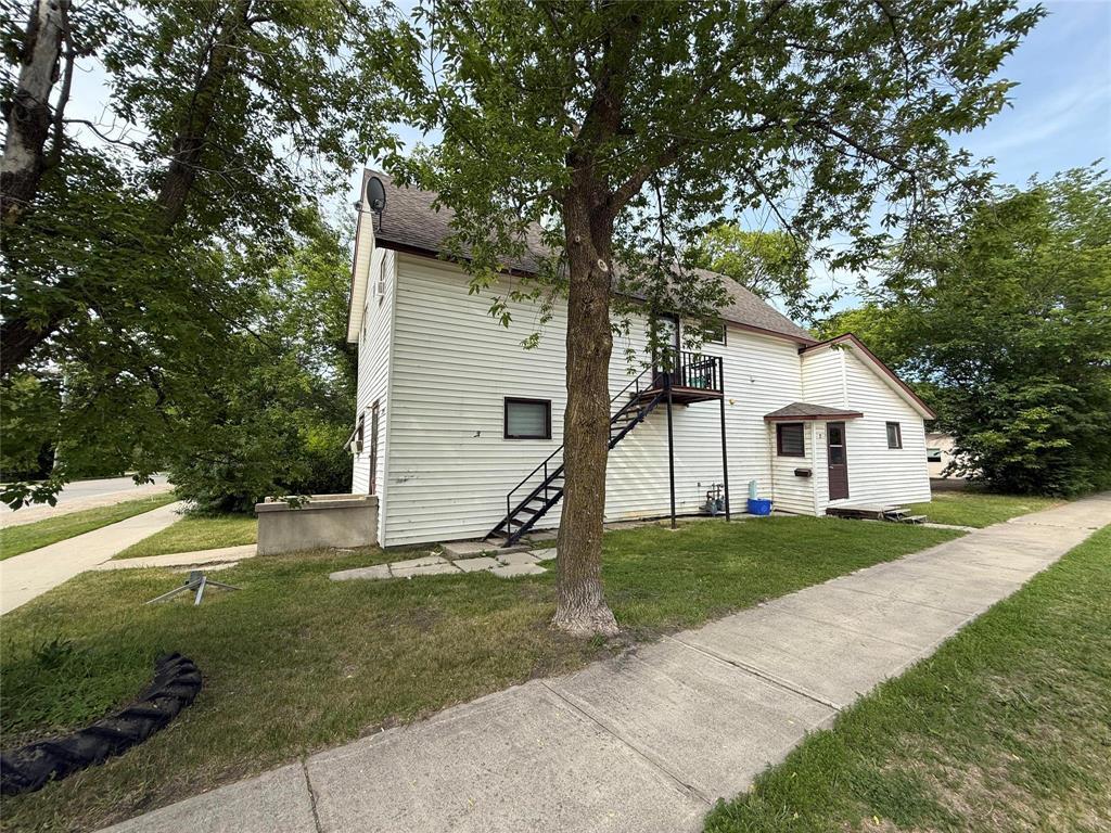 339 Eveline Street, Selkirk, Manitoba  R1A 1M9 - Photo 2 - 202620000