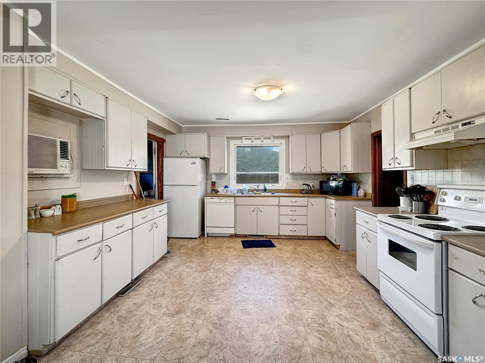 1671 103rd Street, North Battleford, Saskatchewan  S9A 1L6 - Photo 6 - SK045096