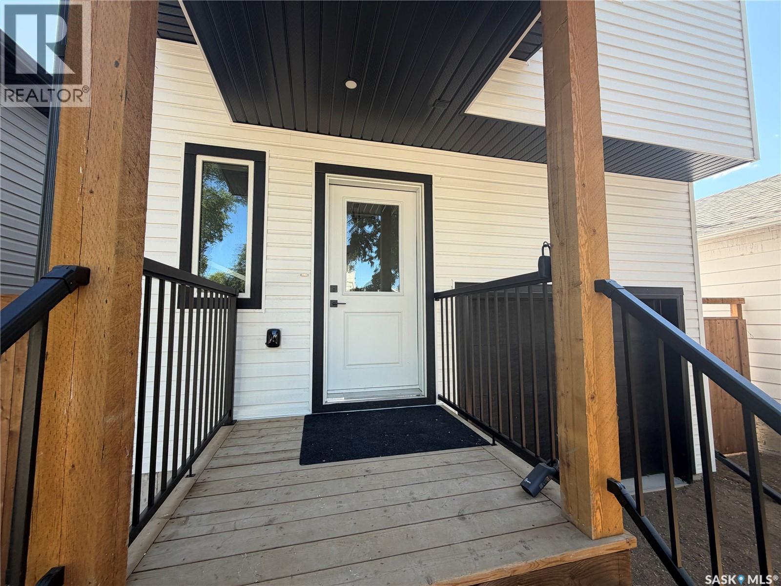 1220 H Avenue N, Saskatoon, Saskatchewan  S7L 2E2 - Photo 3 - SK045055