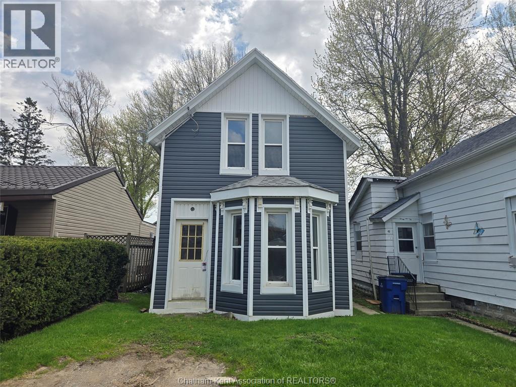 MLS# 26019399: 42 Kirk STREET, Chatham, Canada