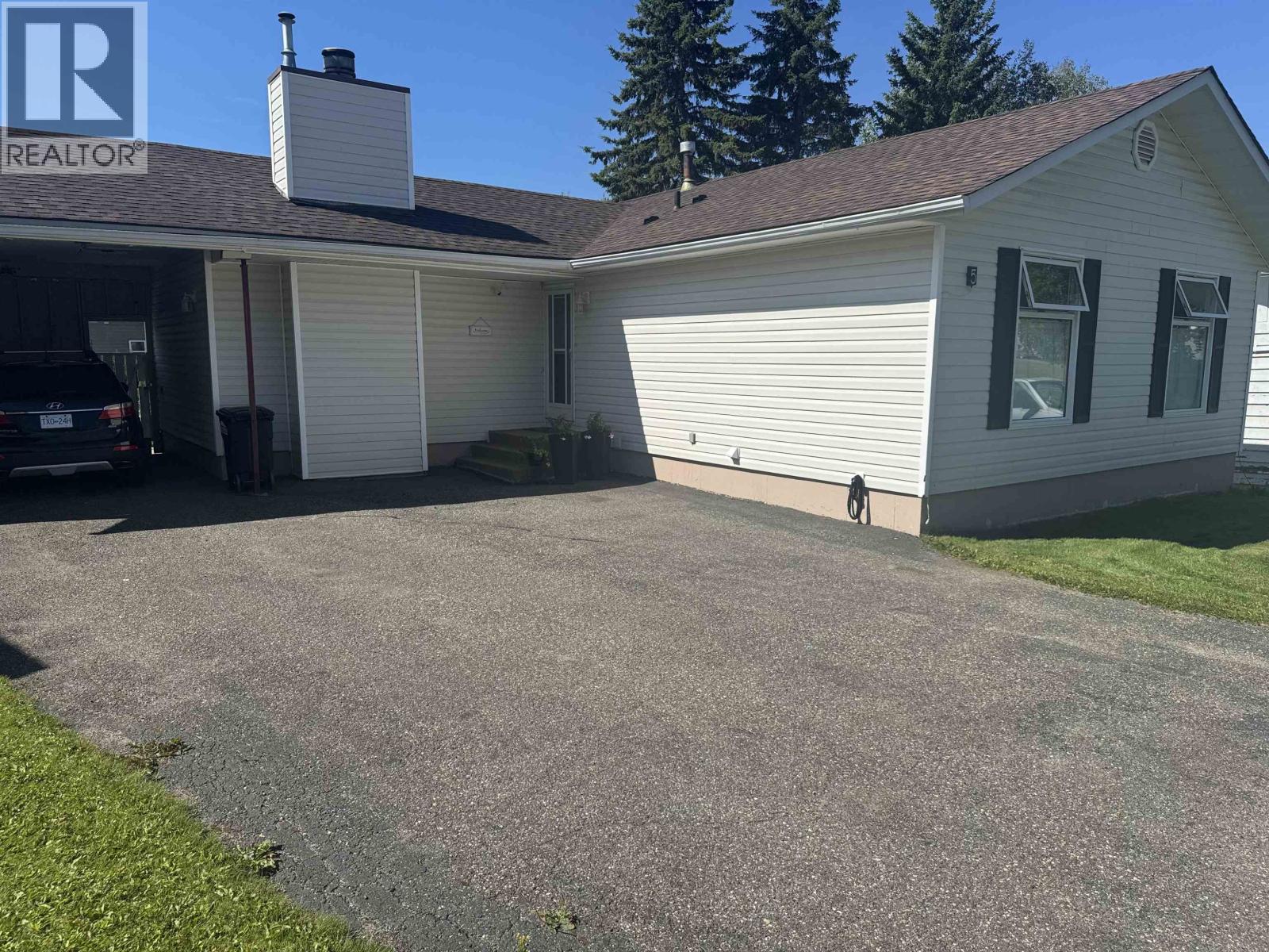 5 Cut Thumb Place, Mackenzie, British Columbia  V0J 2C0 - Photo 2 - R3152946