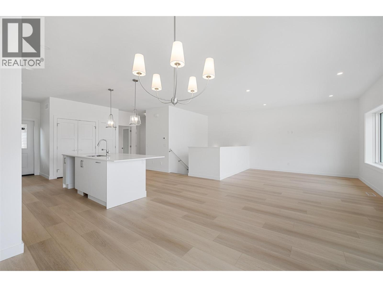 442 Arrowleaf Rise, Coldstream, British Columbia  V1B 2M4 - Photo 9 - 10380743
