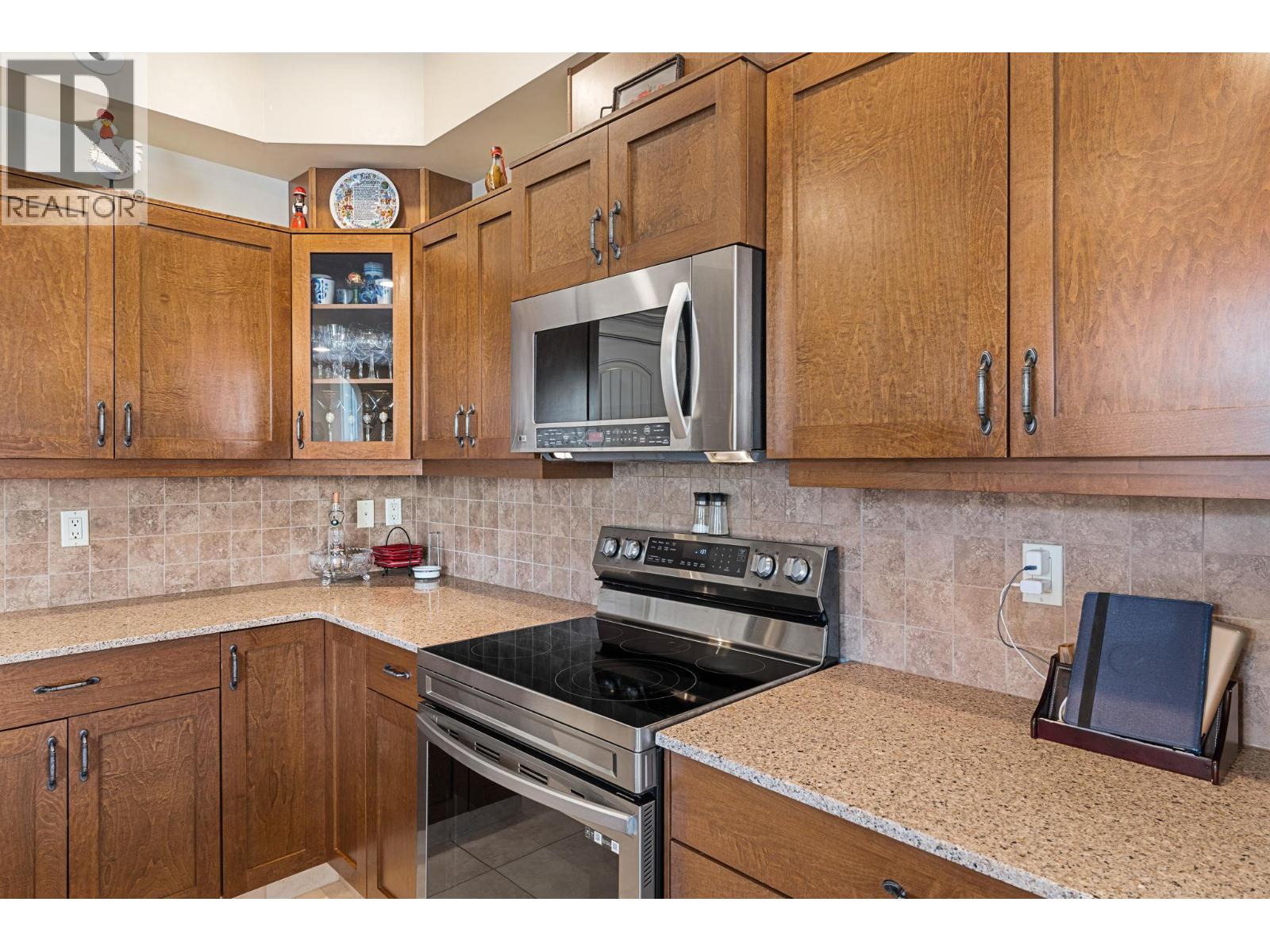 1011 Foothills Court, Vernon, British Columbia  V1B 3Z5 - Photo 7 - 10387000