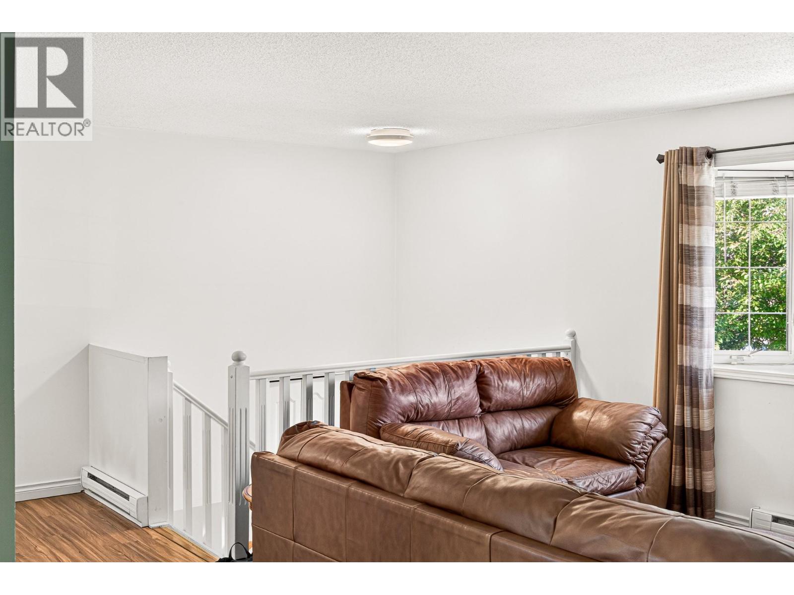 349 Pacific Yew Crescent, Sparwood, British Columbia  V0B 2G0 - Photo 6 - 10393134