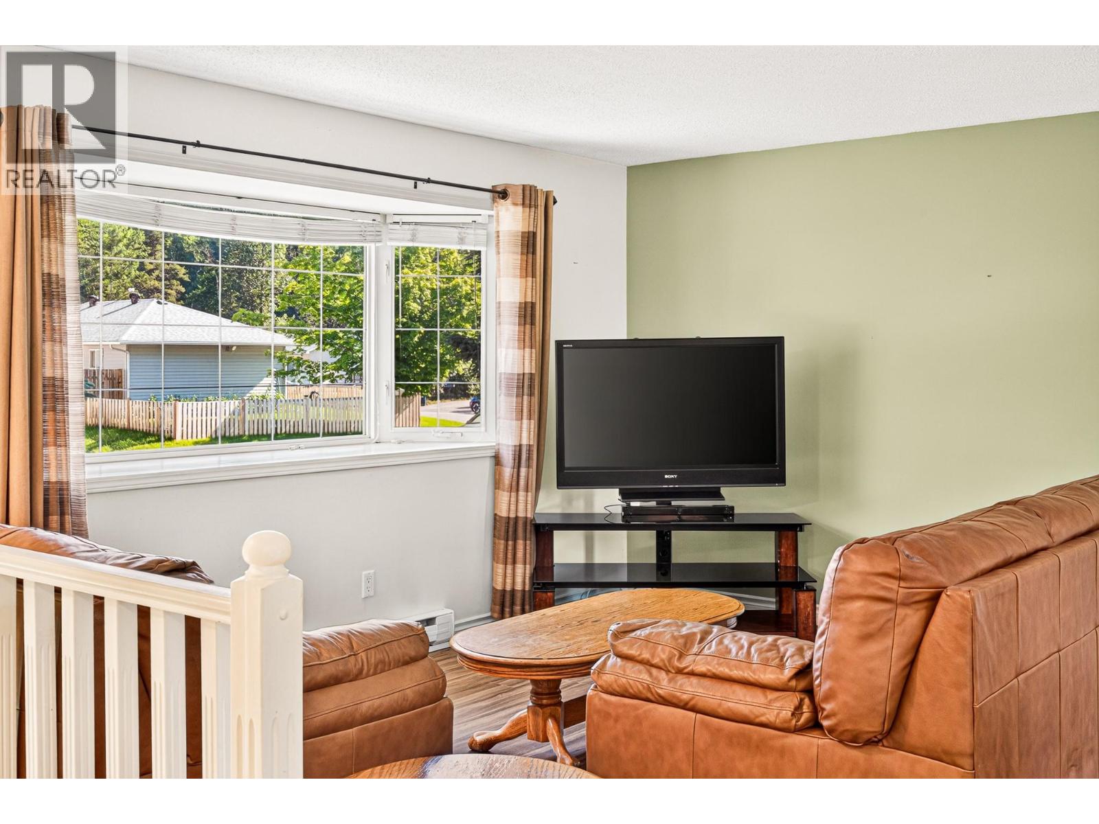 349 Pacific Yew Crescent, Sparwood, British Columbia  V0B 2G0 - Photo 4 - 10393134
