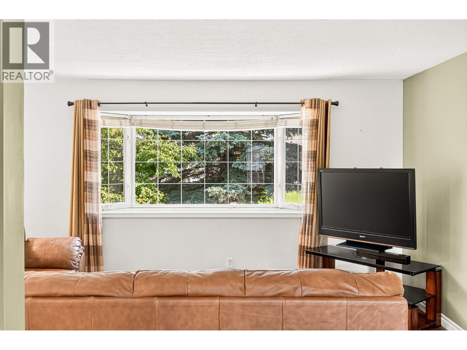 349 Pacific Yew Crescent, Sparwood, British Columbia  V0B 2G0 - Photo 8 - 10393134