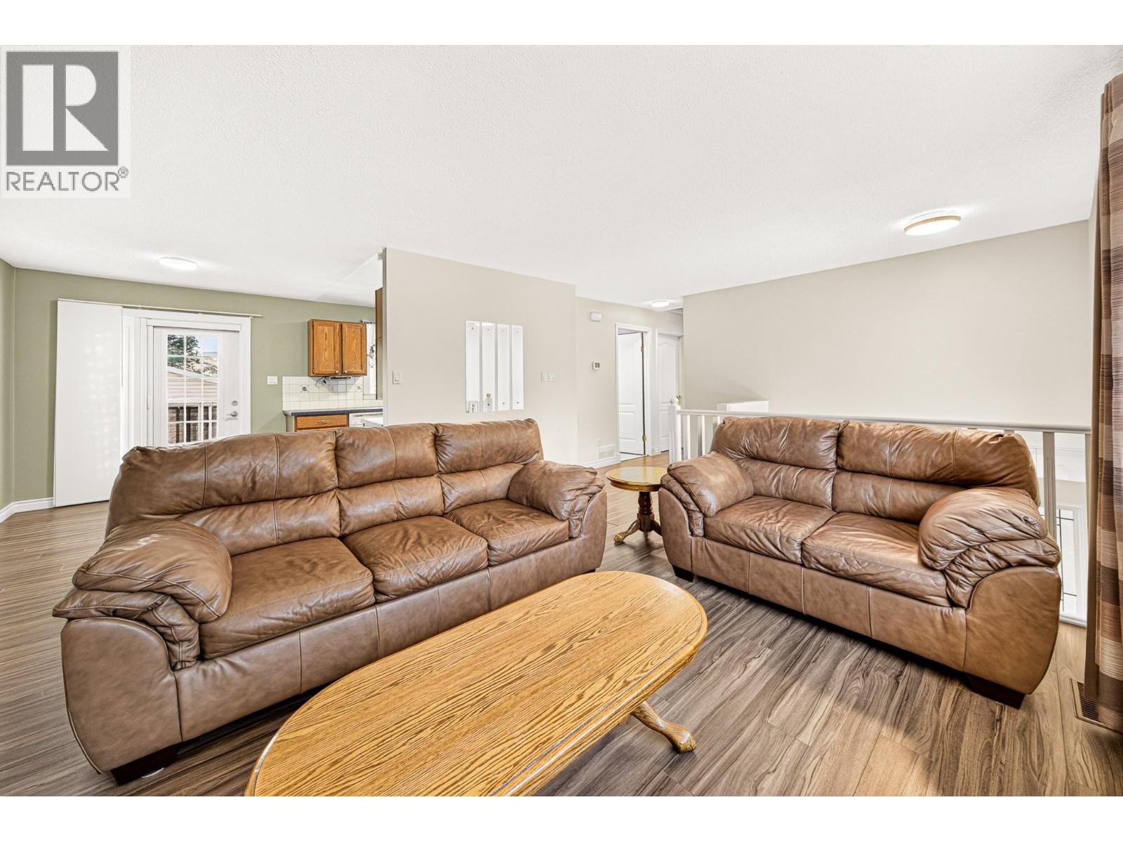 349 Pacific Yew Crescent, Sparwood, British Columbia  V0B 2G0 - Photo 3 - 10393134