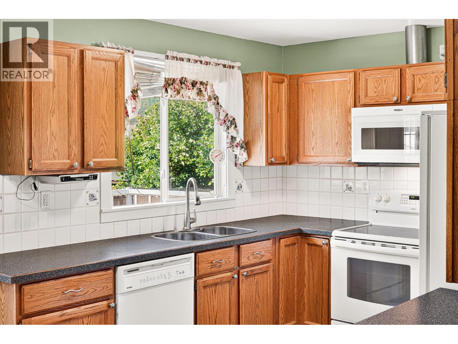 349 Pacific Yew Crescent, Sparwood, British Columbia  V0B 2G0 - Photo 15 - 10393134