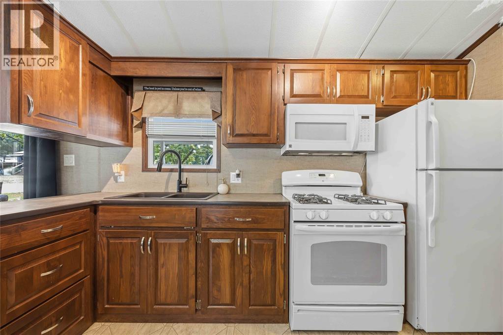 9338 W Ipperwash Road Unit# J3, Lambton Shores, Ontario  N0N 1J2 - Photo 13 - 26019379