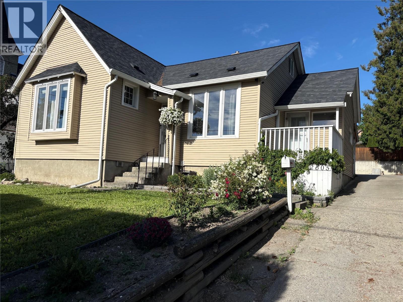 2605 27 Street, Vernon, British Columbia  V1T 4W1 - Photo 2 - 10397130