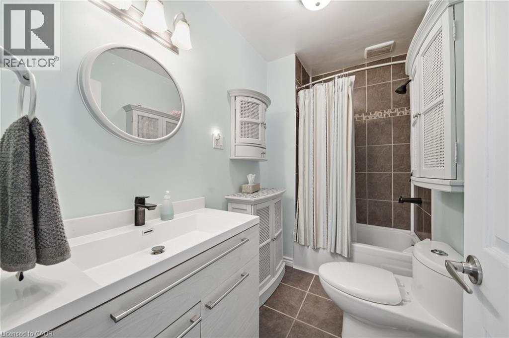38 Tenth Avenue, Brantford, Ontario  N3S 1E9 - Photo 3 - 40854491
