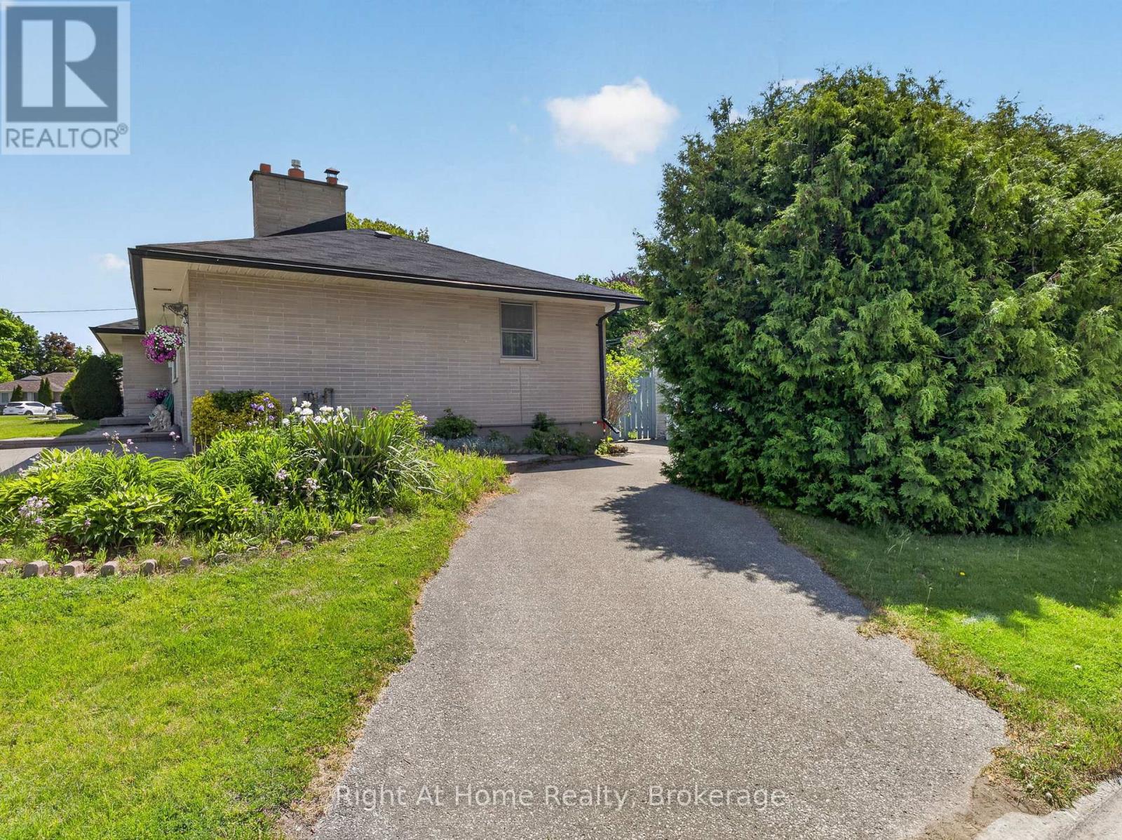 47 Churchill Avenue, Oshawa, Ontario  L1G 3K5 - Photo 5 - E13658478
