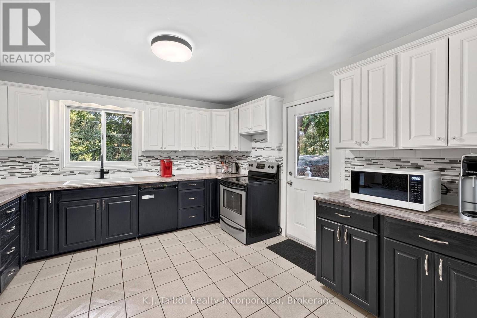 4 John Avenue, Bluewater (Bayfield), Ontario  N0M 1G0 - Photo 13 - X13658426