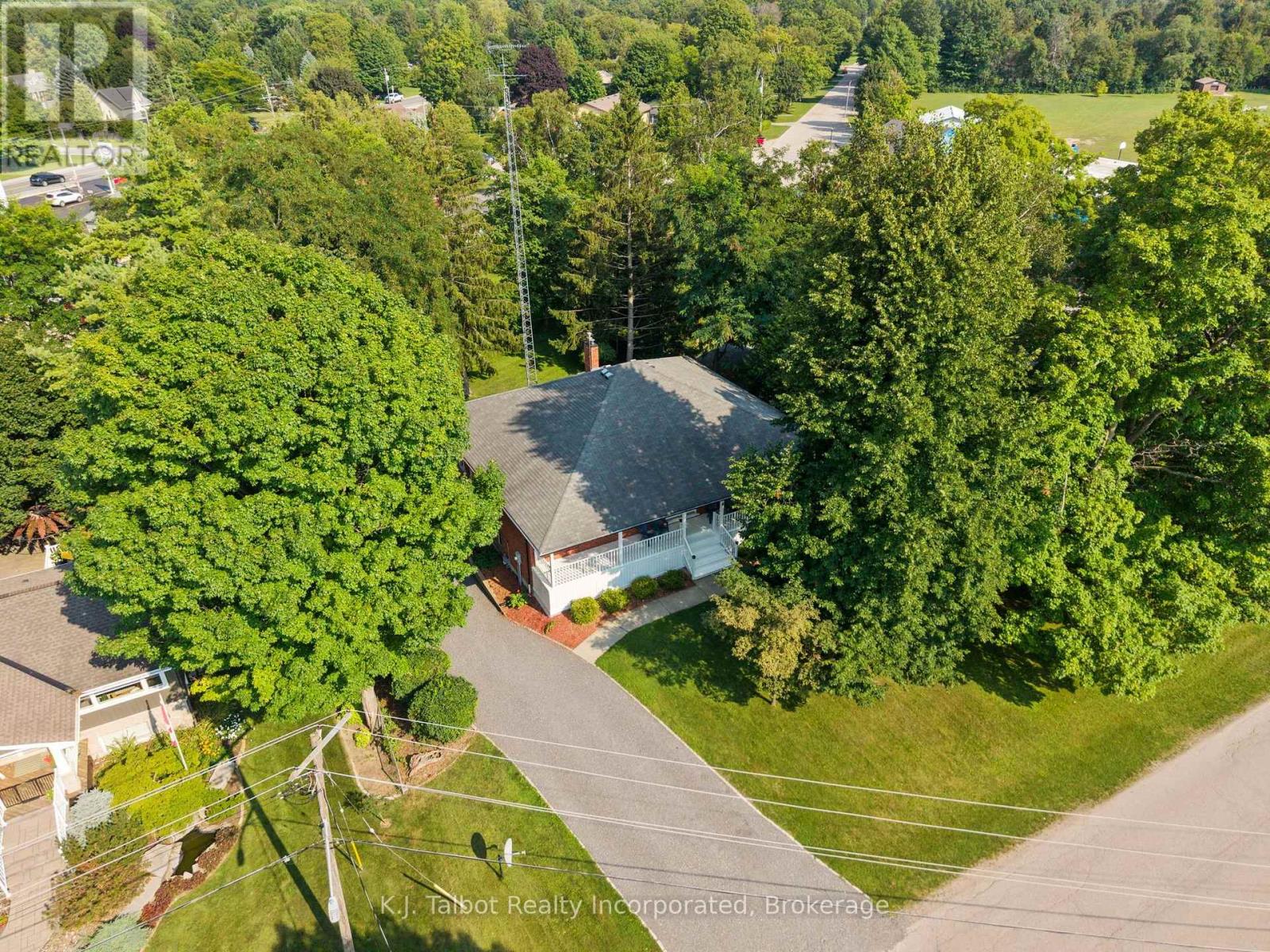 4 John Avenue, Bluewater (Bayfield), Ontario  N0M 1G0 - Photo 2 - X13658426