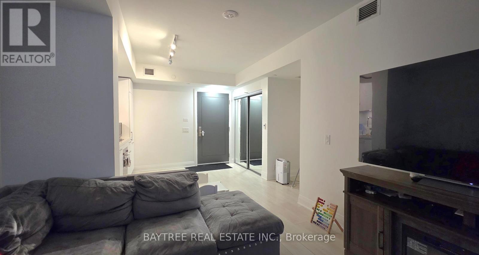402 - 33 Frederick Todd Way, Toronto (Thorncliffe Park), Ontario  M4G 0C9 - Photo 9 - C13658564