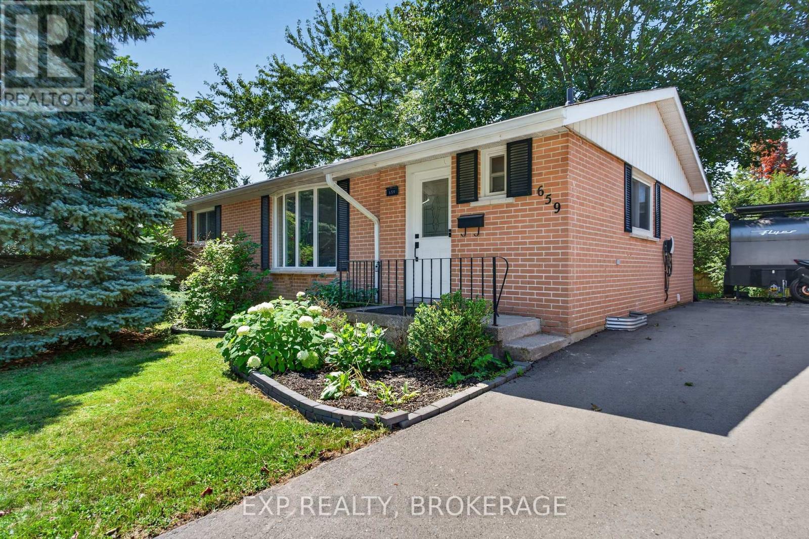 659 Sussex Boulevard, Kingston, Ontario K7M 5A9 - Photo 2 - X13658398