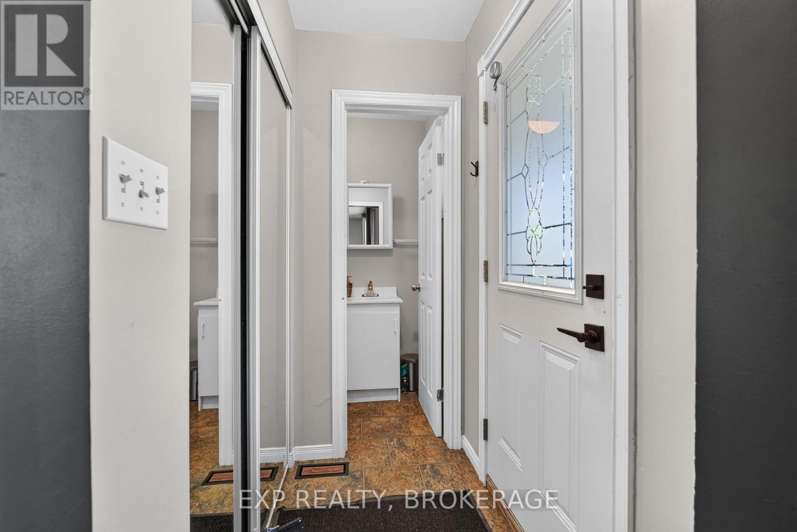 659 Sussex Boulevard, Kingston, Ontario K7M 5A9 - Photo 4 - X13658398