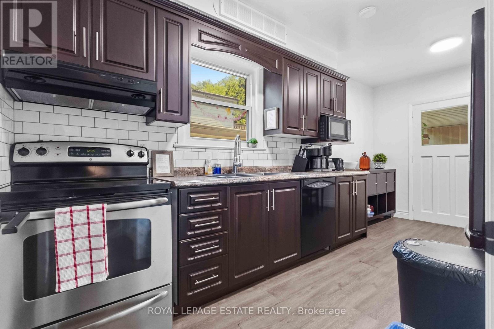 182 Coleman Avenue, Toronto, Ontario  M4C 1R4 - Photo 14 - E13658668