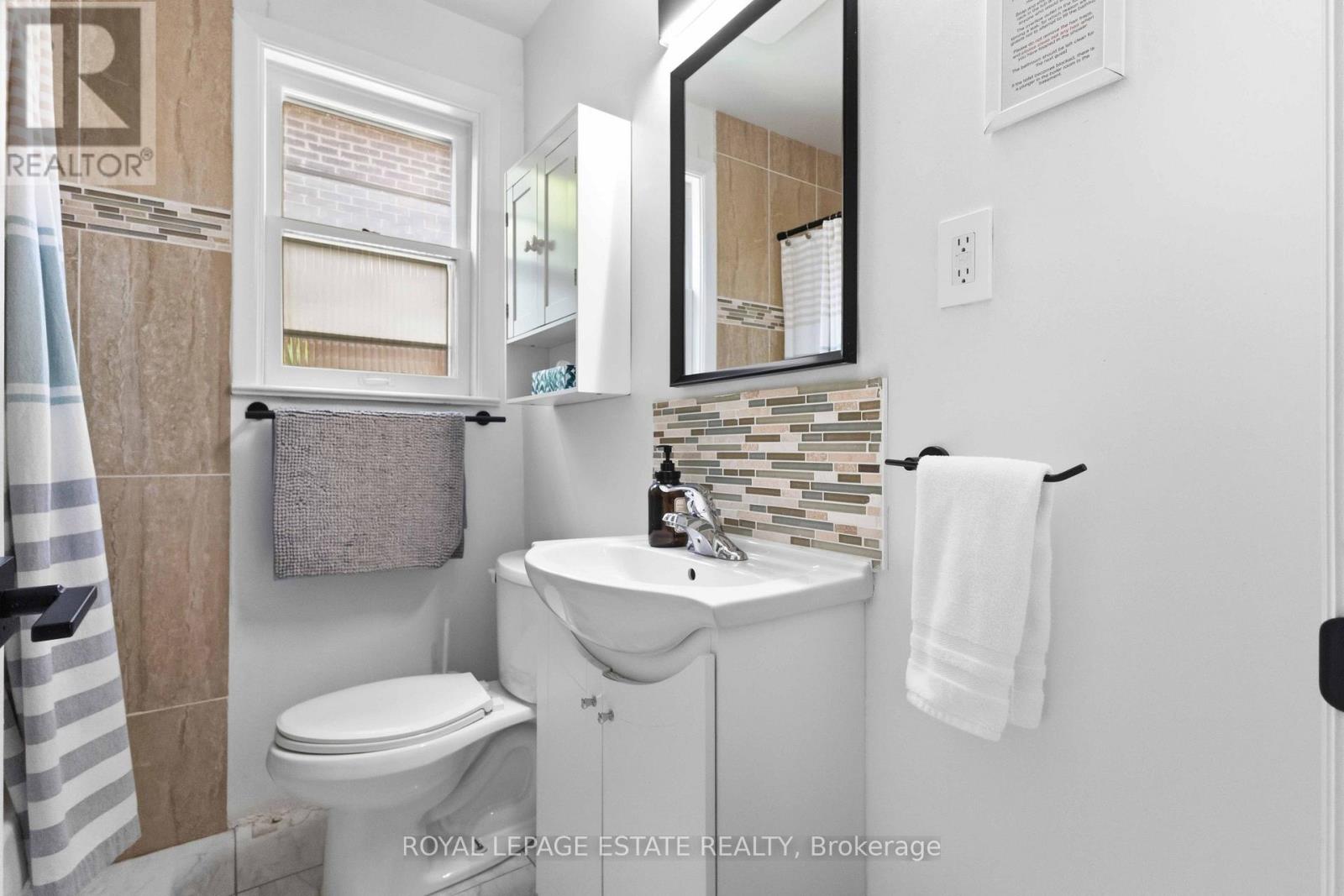 182 Coleman Avenue, Toronto, Ontario  M4C 1R4 - Photo 16 - E13658668