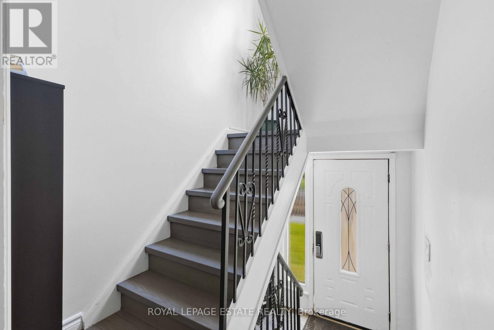 182 Coleman Avenue, Toronto, Ontario  M4C 1R4 - Photo 17 - E13658668