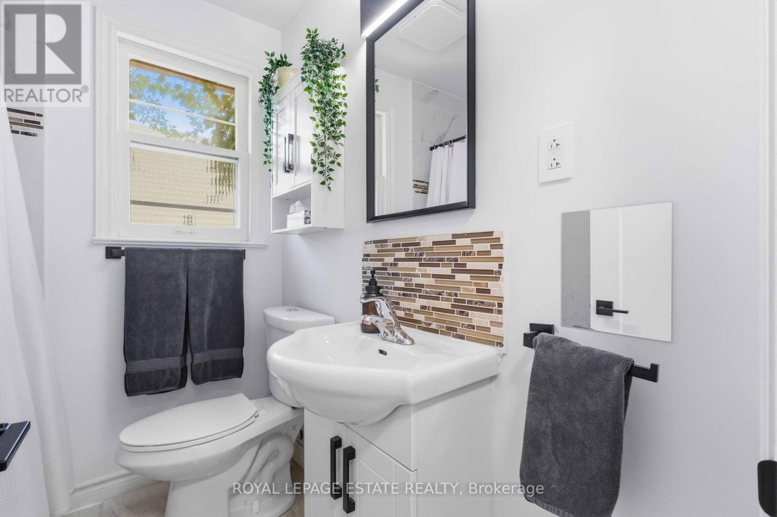 182 Coleman Avenue, Toronto, Ontario  M4C 1R4 - Photo 25 - E13658668