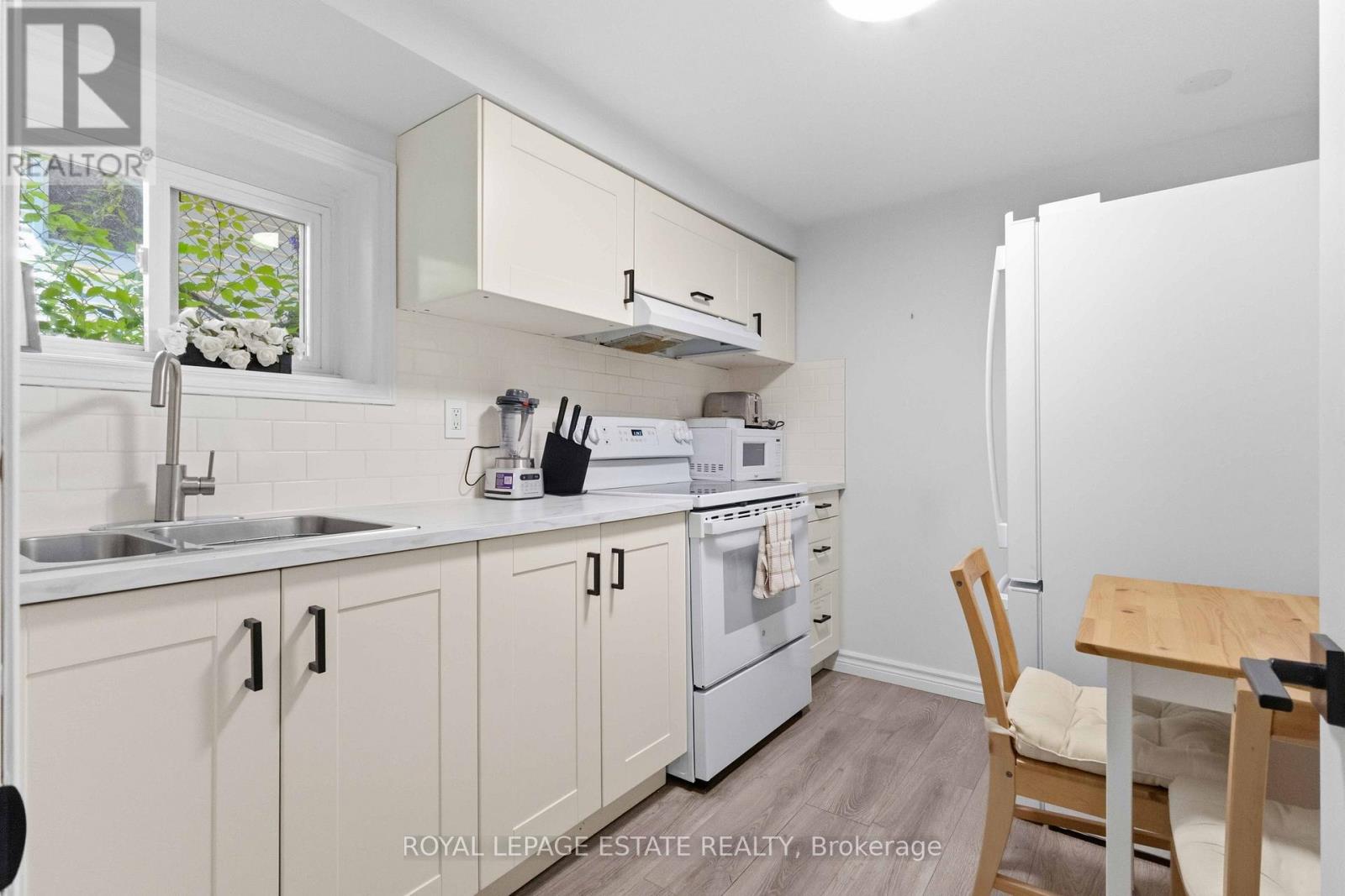 182 Coleman Avenue, Toronto, Ontario  M4C 1R4 - Photo 33 - E13658668