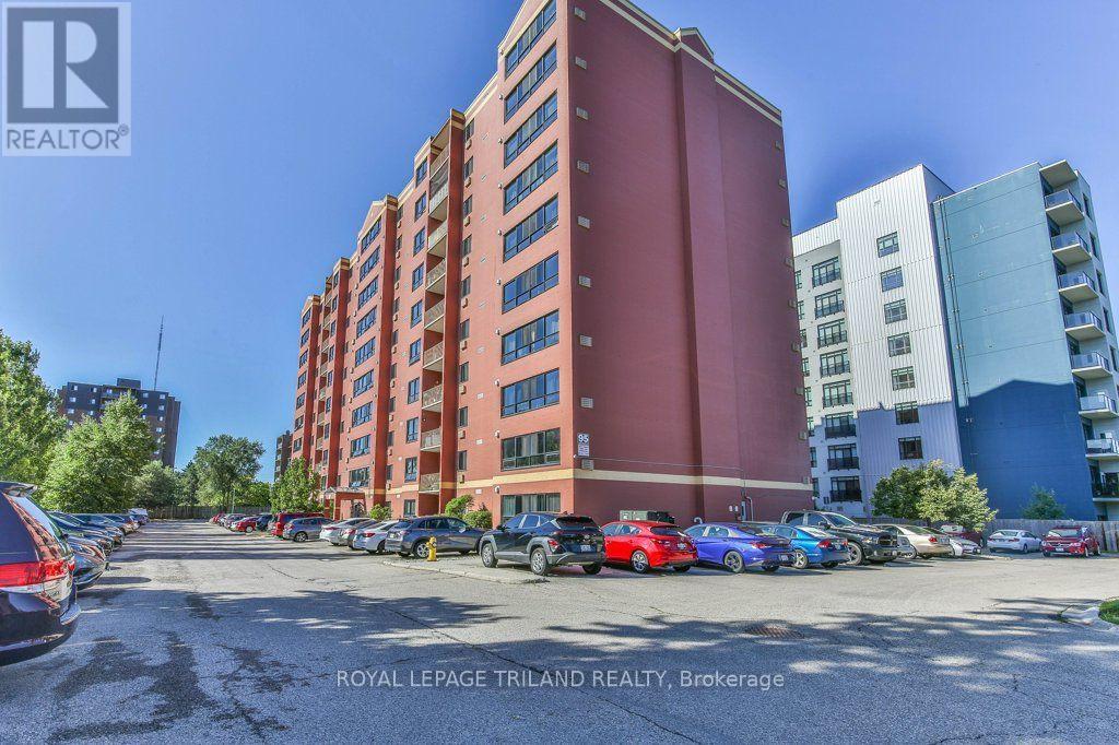 1005 - 95 Base Line Road W, London South, Ontario  N6J 4X3 - Photo 2 - X13658470
