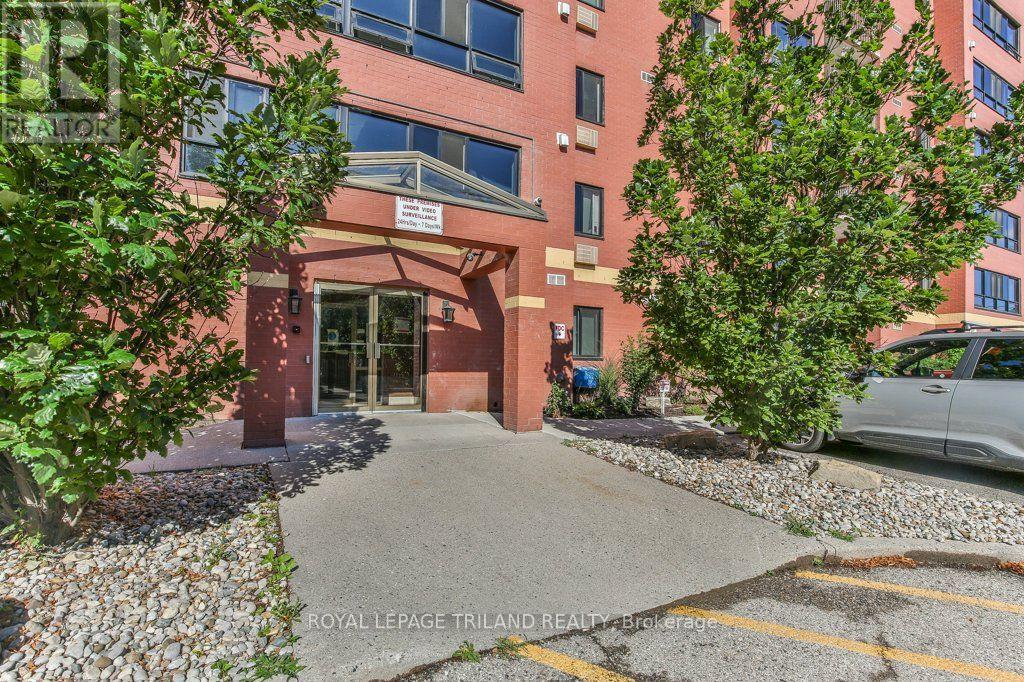 1005 - 95 Base Line Road W, London South, Ontario  N6J 4X3 - Photo 4 - X13658470
