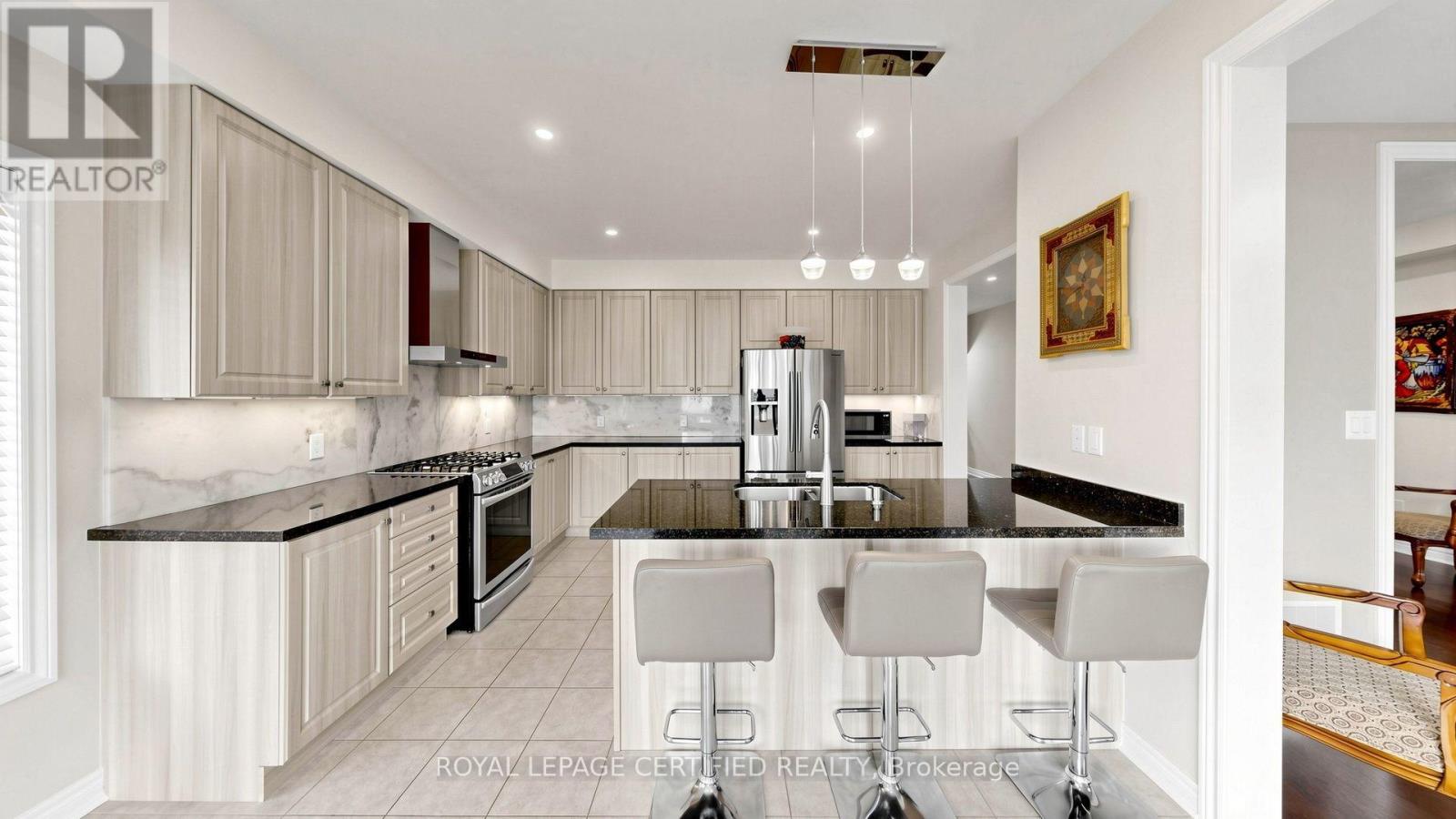 153 Romanelli Crescent, Bradford West Gwillimbury, Ontario  L3Z 0X6 - Photo 19 - N13658530