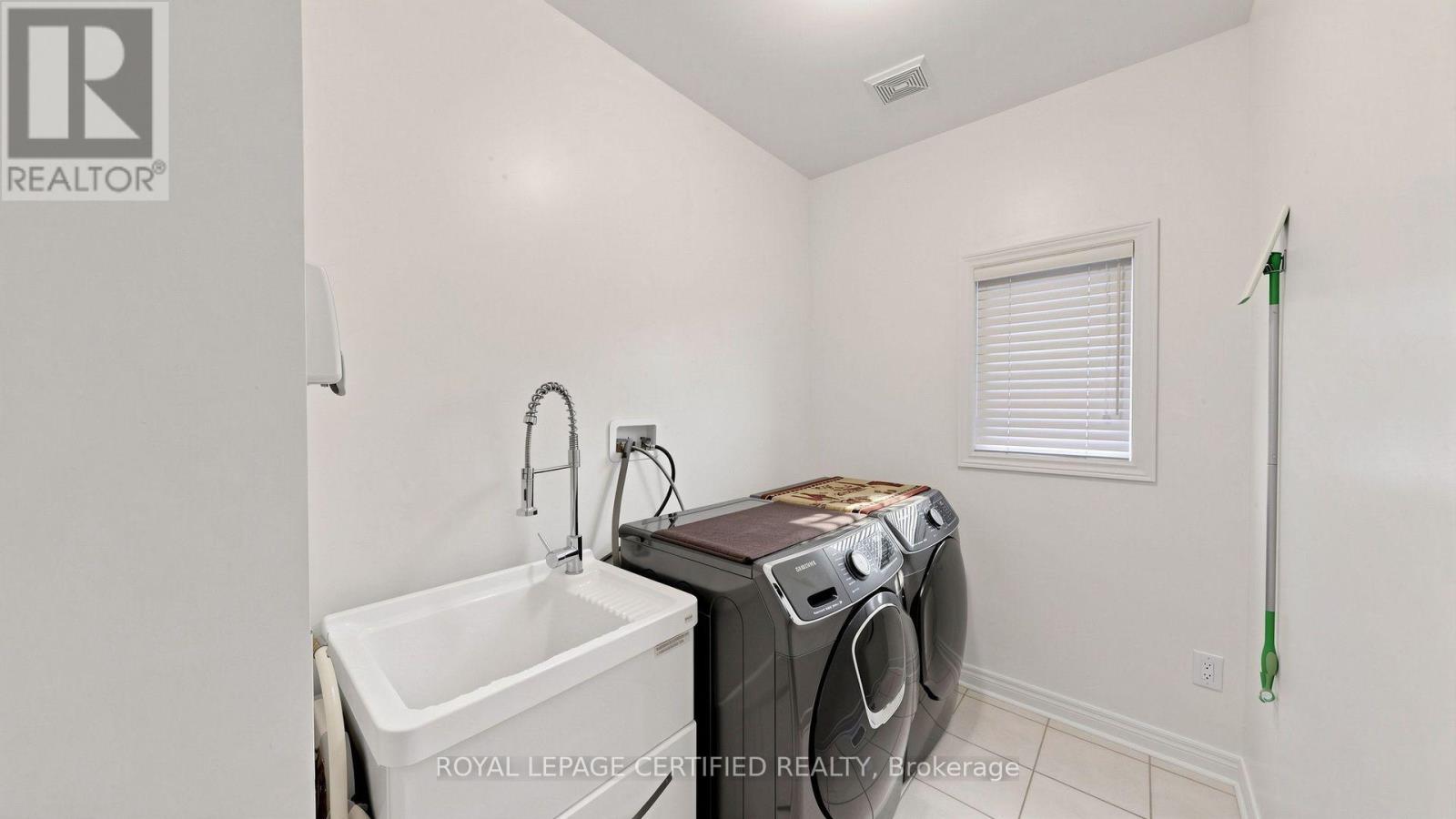 153 Romanelli Crescent, Bradford West Gwillimbury, Ontario  L3Z 0X6 - Photo 45 - N13658530