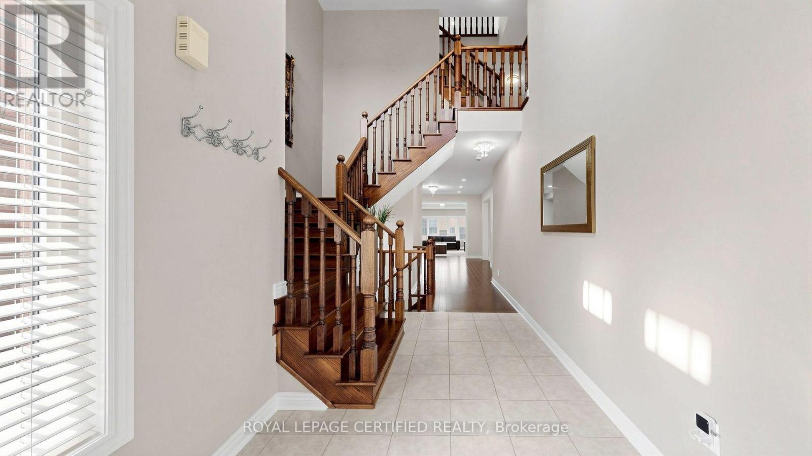 153 Romanelli Crescent, Bradford West Gwillimbury, Ontario  L3Z 0X6 - Photo 5 - N13658530