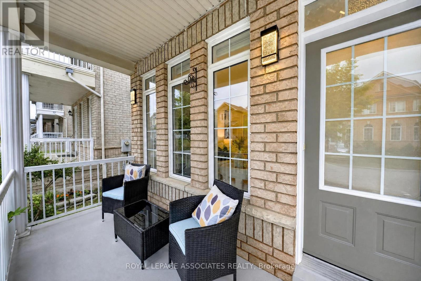 6 Radmore Place, Markham, Ontario  L6B 0G7 - Photo 5 - N13658606