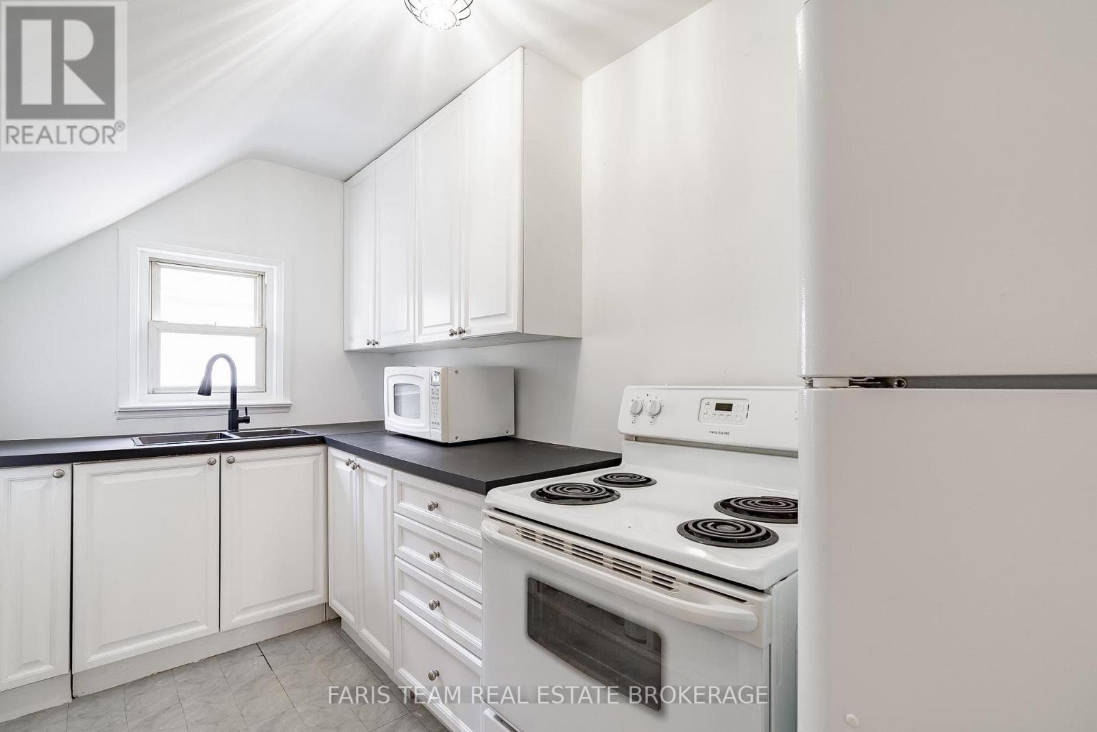 18 Holgate Street, Barrie, Ontario  L4N 2T5 - Photo 19 - S13658500