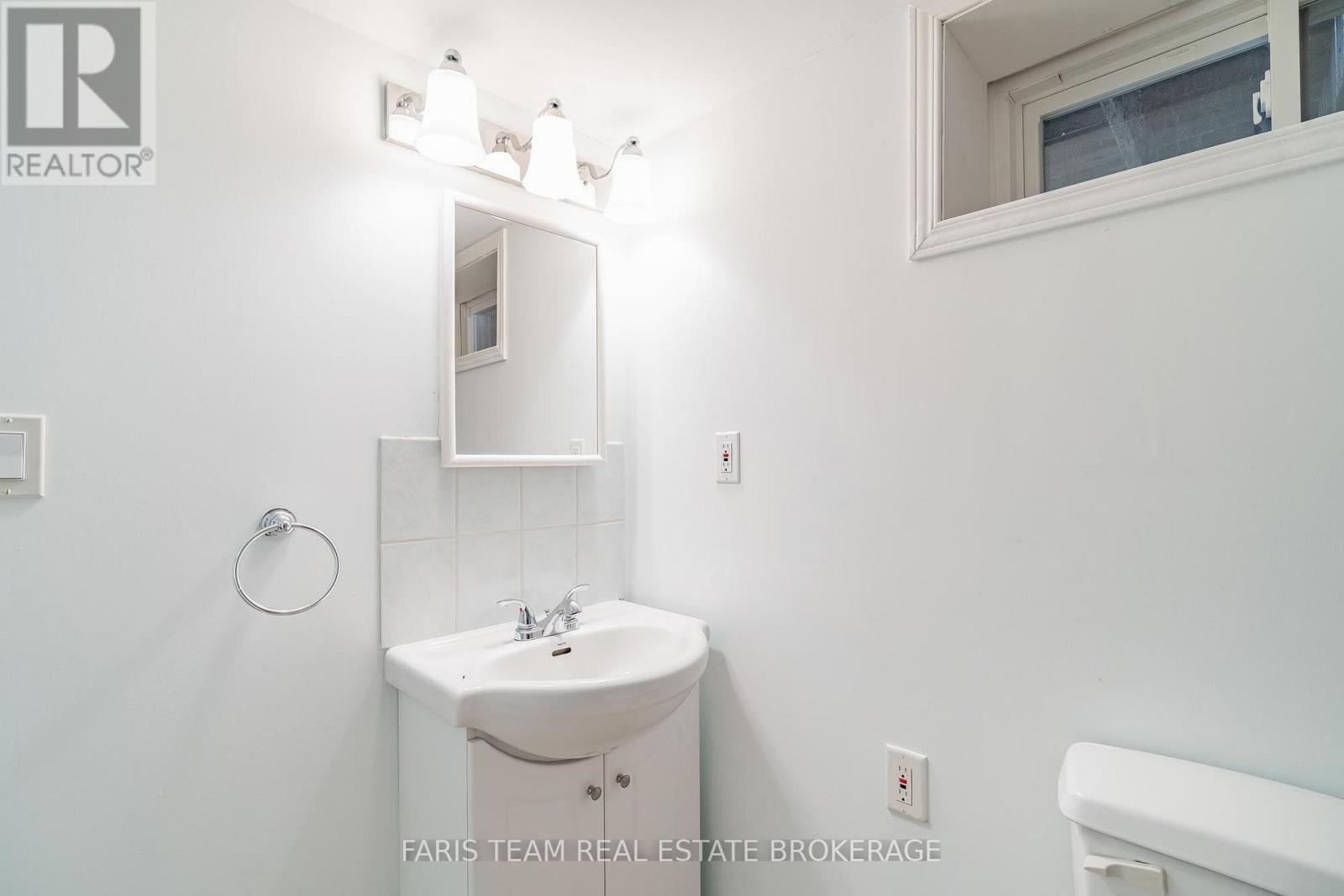 18 Holgate Street, Barrie, Ontario  L4N 2T5 - Photo 37 - S13658500