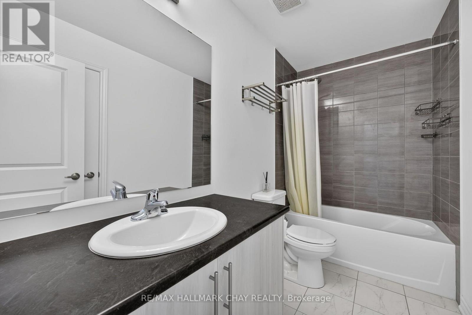 11 Pumpkin Corner Crescent, Barrie, Ontario  L9J 0T5 - Photo 19 - S13658636