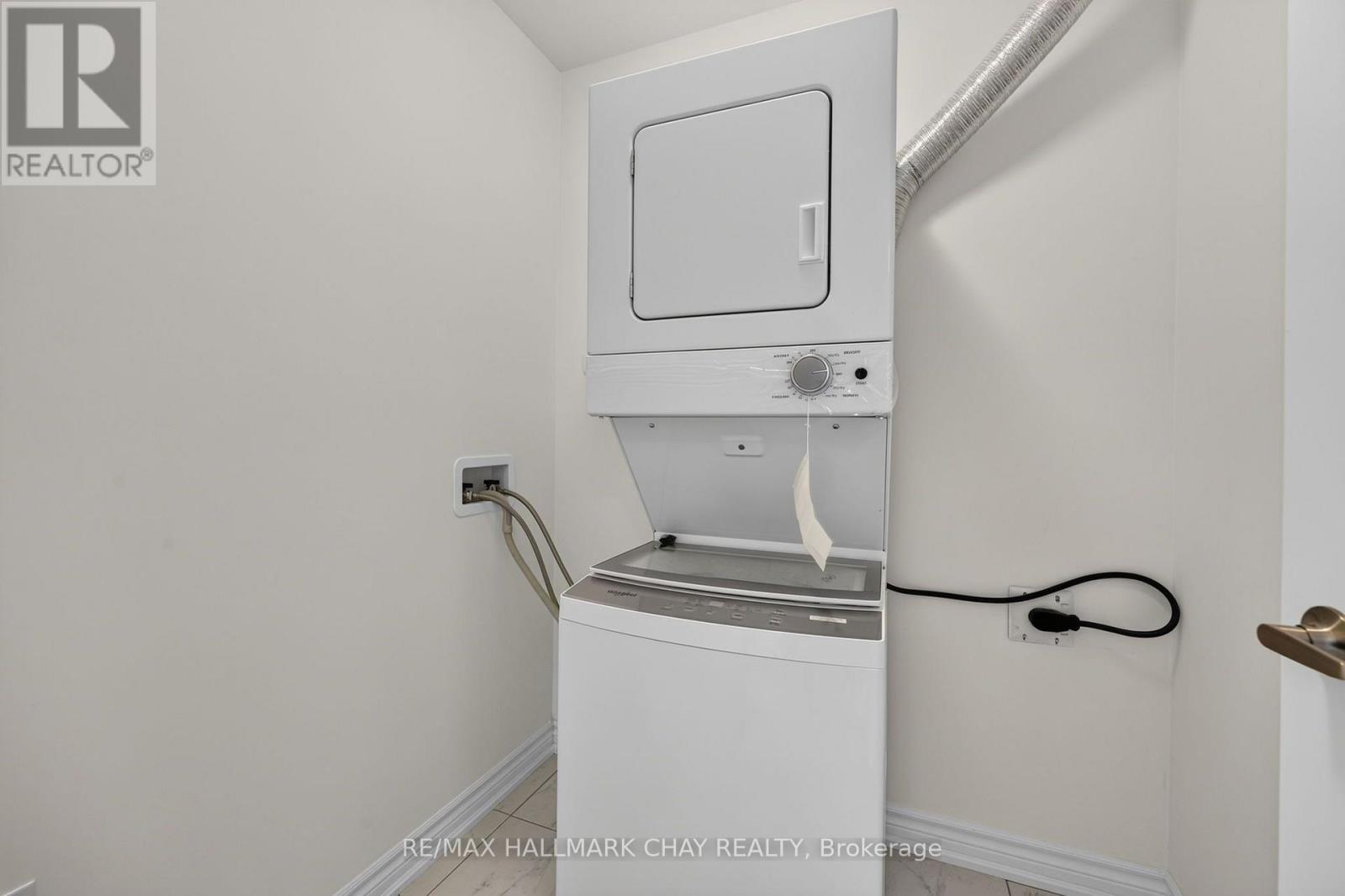 11 Pumpkin Corner Crescent, Barrie, Ontario  L9J 0T5 - Photo 22 - S13658636