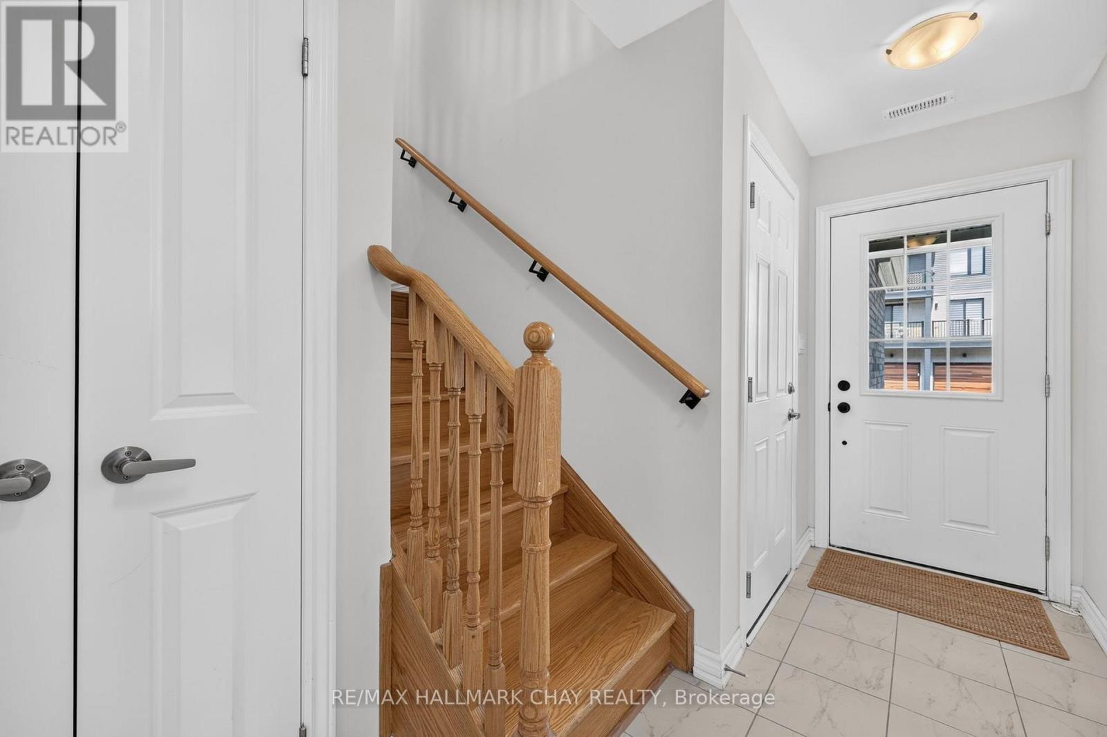 11 Pumpkin Corner Crescent, Barrie, Ontario  L9J 0T5 - Photo 3 - S13658636