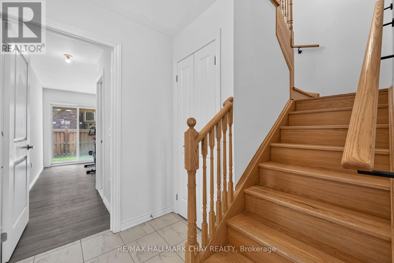 11 Pumpkin Corner Crescent, Barrie, Ontario  L9J 0T5 - Photo 4 - S13658636
