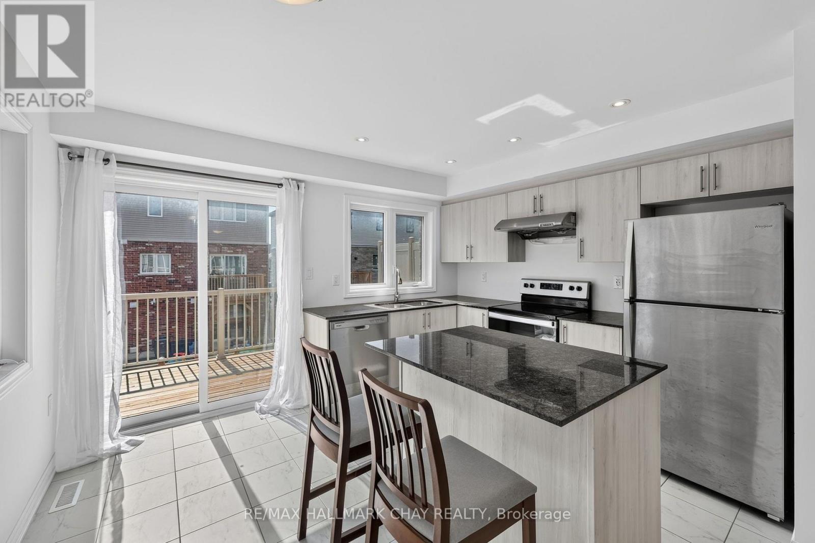 11 Pumpkin Corner Crescent, Barrie, Ontario  L9J 0T5 - Photo 7 - S13658636