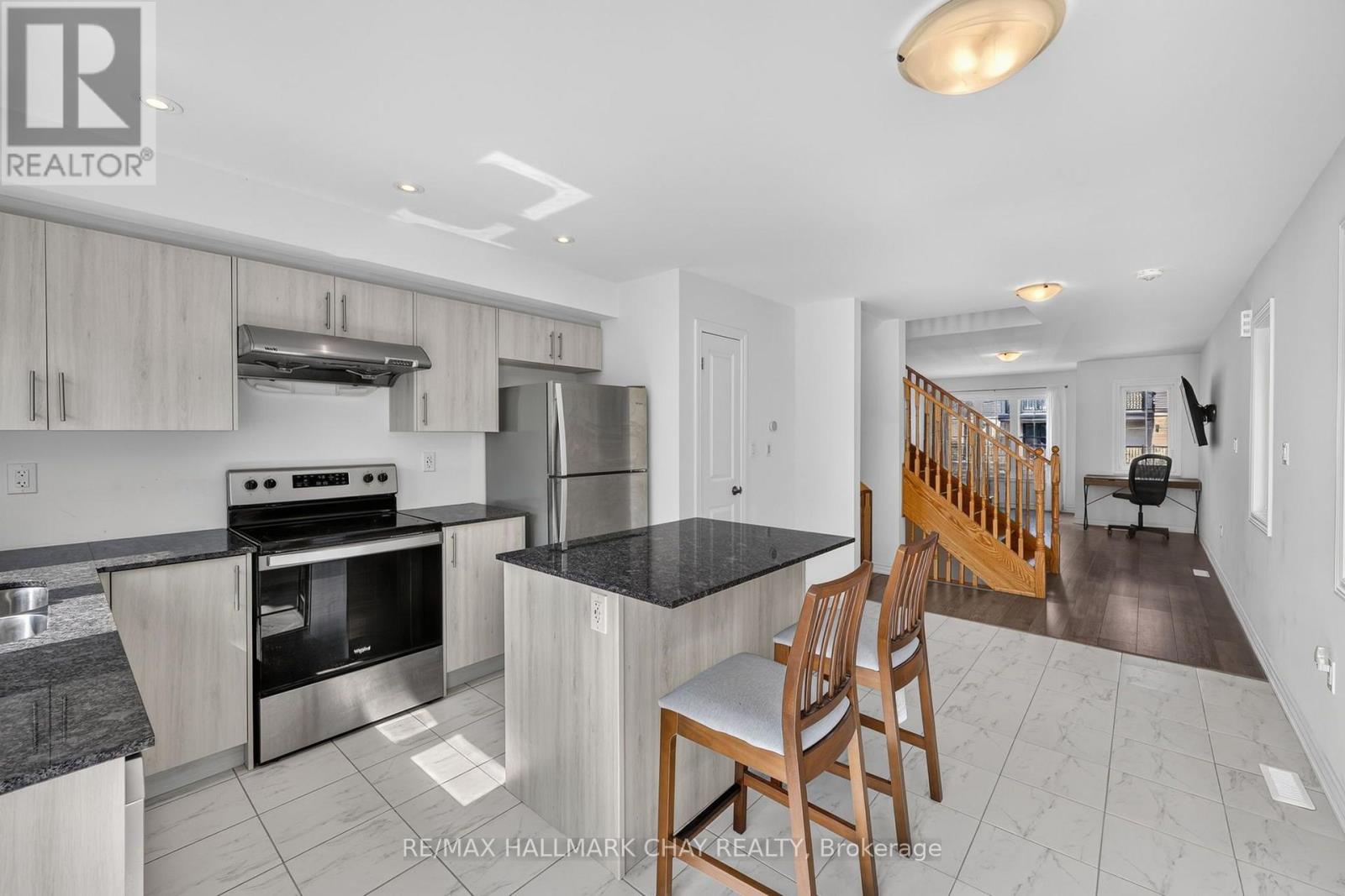 11 Pumpkin Corner Crescent, Barrie, Ontario  L9J 0T5 - Photo 8 - S13658636
